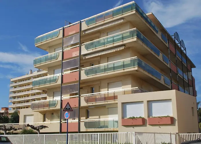 Apartment Avec Terrasse Et Parking, A 10m De La - Fr-1-803-41 *